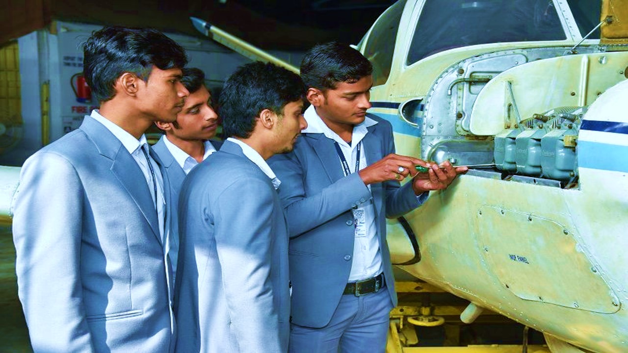 Aircraft Maintenance Engineer’s Salary in India
