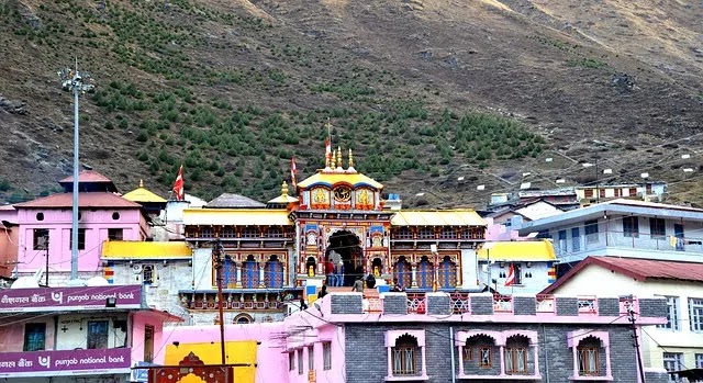 wide angle view badrinath temple