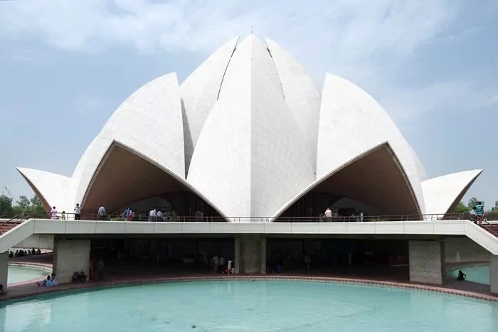 Lotus Temple (Bahá'í Temple) Travel Guide