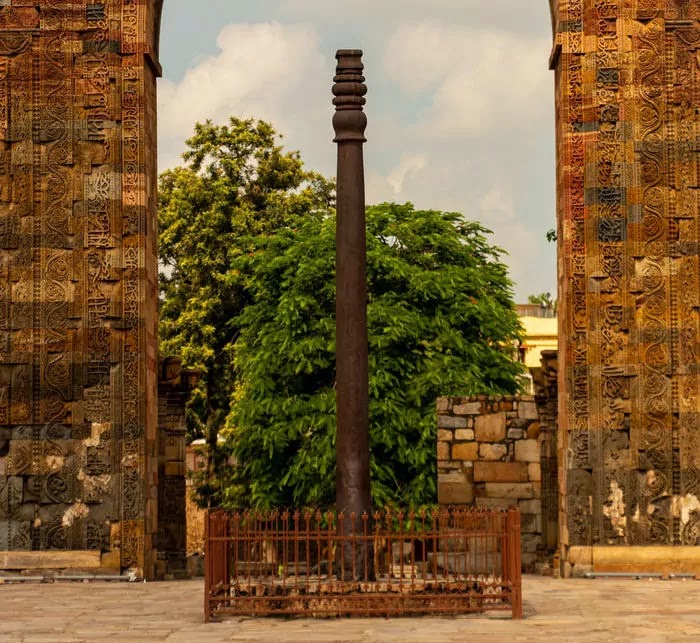 Iron Pillar - Qutub Minar Travel Guide Iron Pillar - Qutub Minar Travel Guide