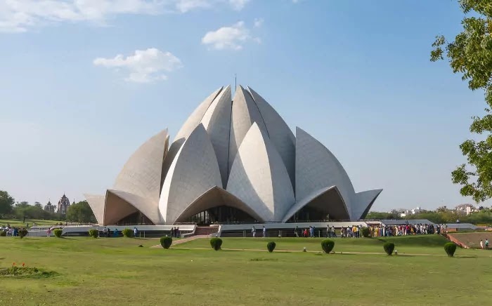 Lotus Temple (Bahá'í Temple) Travel Guide