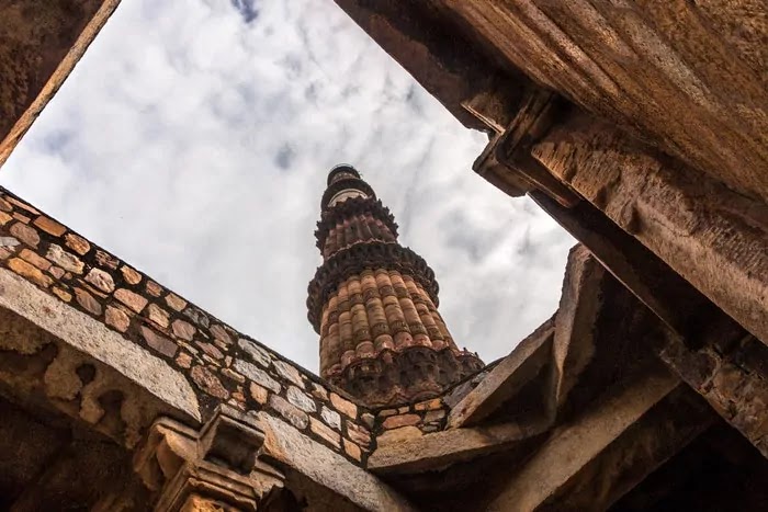क़ुतुब मीनार का इतिहास - कब, किसने - Qutub Minar History in Hindi क़ुतुब मीनार का इतिहास - कब, किसने - Qutub Minar History in Hindi